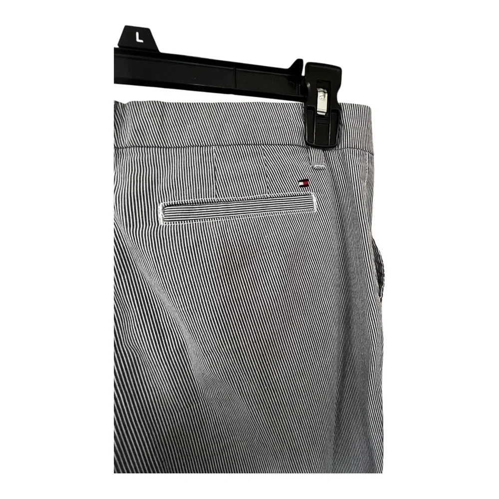 Tommy Hilfiger woman’s seersucker style pant sz 4